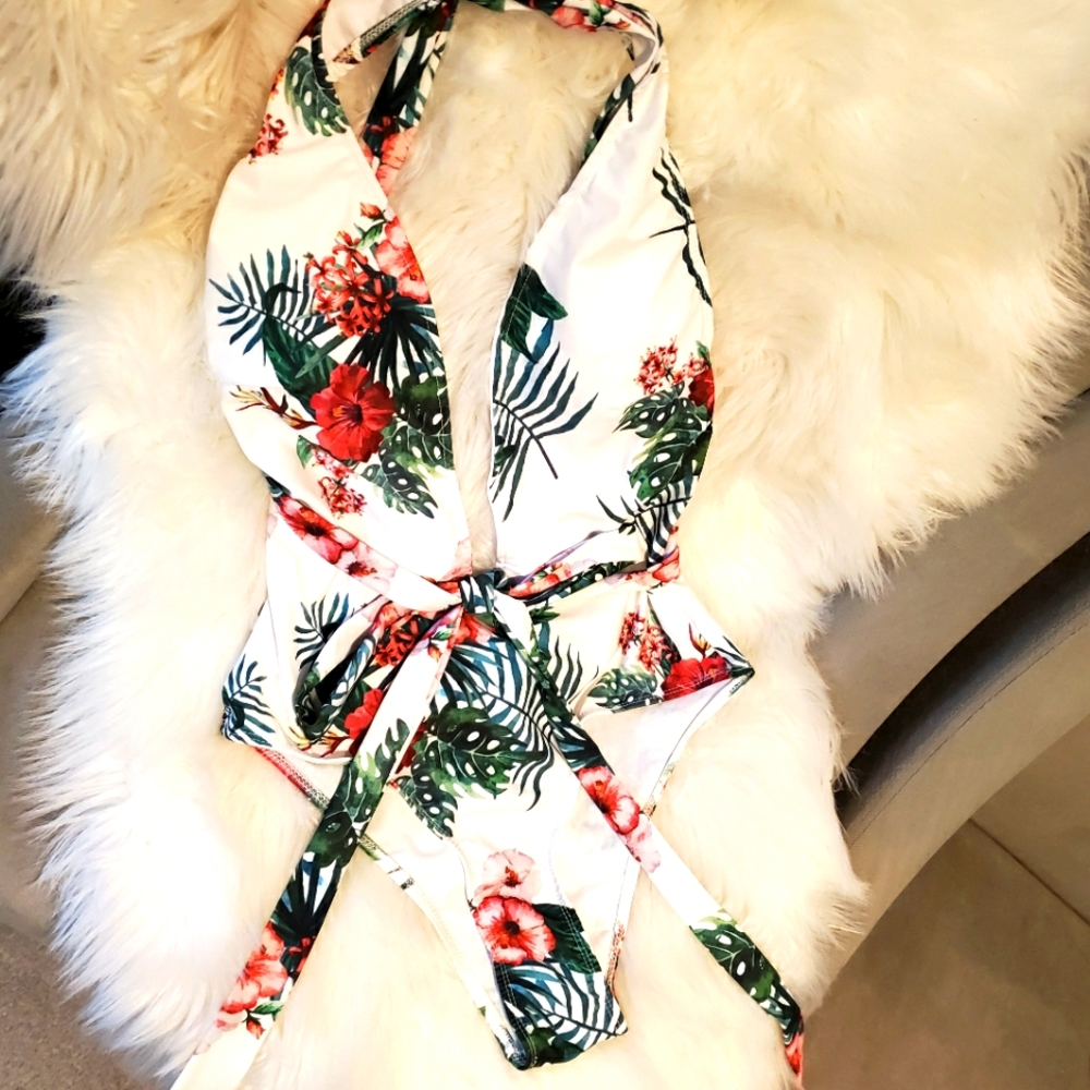 Cupshe plunging one piece swimsuit